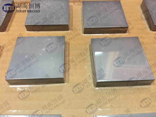 Carreau balistique en carbure de silicium fritté sans pression 50x50x8mm NIJ Niveau III Armure autonome en céramique