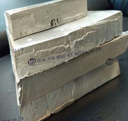 AlZn20 Alliage Ingot Aluminium Zinc Master Alliage à teneur en zinc de 20% pour le raffinage des céréales en forme d'ingot
