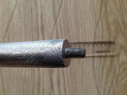 Anodes pour chauffe-eau solaires personnalisés pour réservoirs en acier offrant une bonne soudabilité, une protection contre la corrosion et des matériaux durables