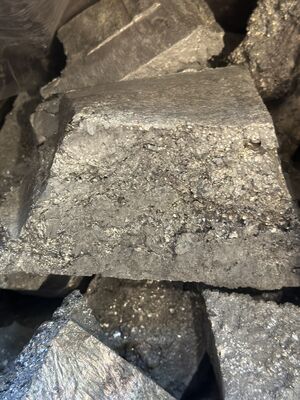 L'aluminium, le niobium et l'AlNb sont des alliages maîtres contenant 5 à 20% de Nb.