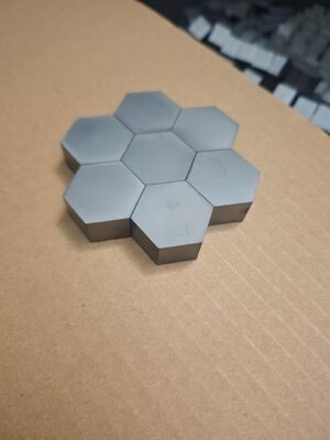 Plaque balistique en carbure de silicium fritté sans pression, forme de boule à courbe unique, 250x300mm, niveau NIJ III+ anti-impact multiple