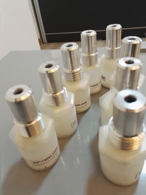 Buse de sablage humide au carbure de bore avec port d'injection d'eau intégré pour une réduction de poussière jusqu'à 90 % et une dureté HRA 93+