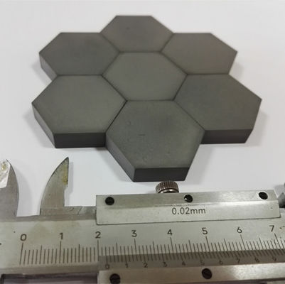 Plaque anti-balles au carbure de silicium avec une résistance élevée à la flexion et à la corrosion pour l'armure corporelle standard NIJ