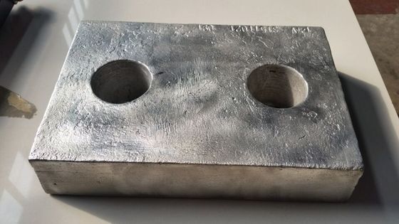 L'alliage d'anodes de magnésium est typiquement H-1, évaluent A (AZ-63) dans des environnements d'eau douce