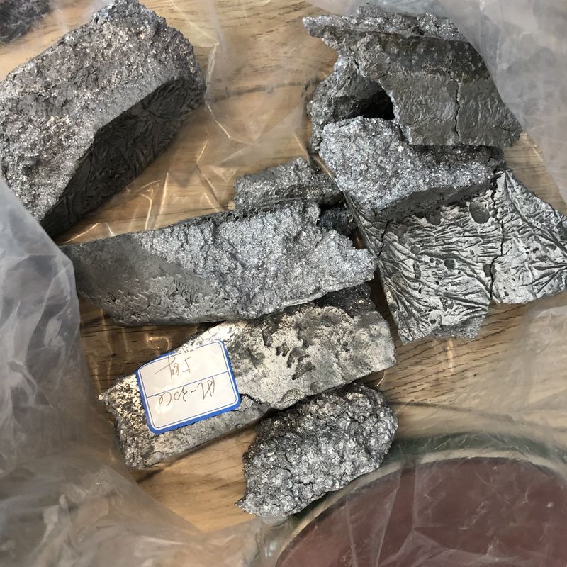 Lingot d'alliage maître de bore CuB3 2,5-3,5 % de teneur Additif de coulée de haute pureté pour le raffinage du grain d'aluminium