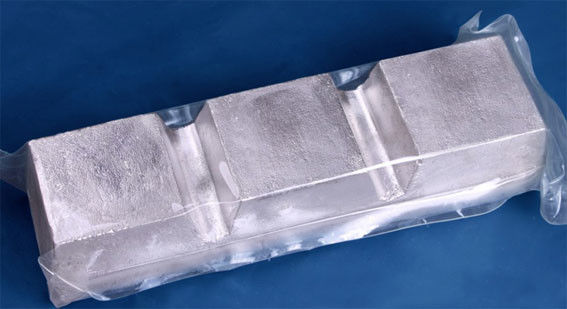 Lingot d'alliage maître aluminium-gadolinium AlGd30 pour le raffinage du grain et les produits 3C dans l'industrie de l'aluminium