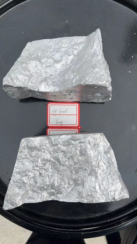 L'alliage principal de magnésium gris argenté des terres rares Mg/Al/Zn pour la fusion d'alliages de magnésium