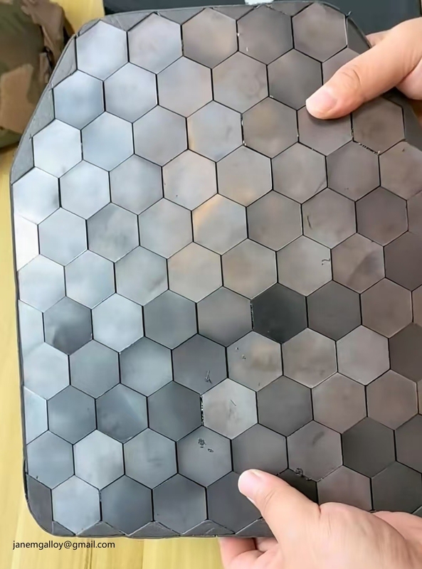Carreaux de céramique à courbe simple B4C SIC Plaque de protection anti-balles pour les tireurs couper 5,5 à 7,5 livres