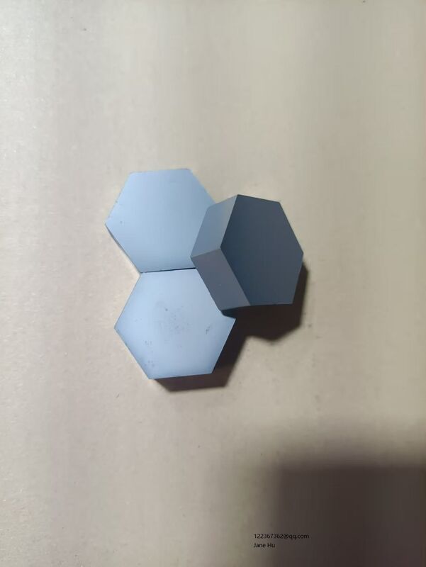 Carburéon de silicium Carbure balistique NIJ Niveau IV Capacité de plusieurs coups Hexagonal 100x100mm Plaque céramique Insert