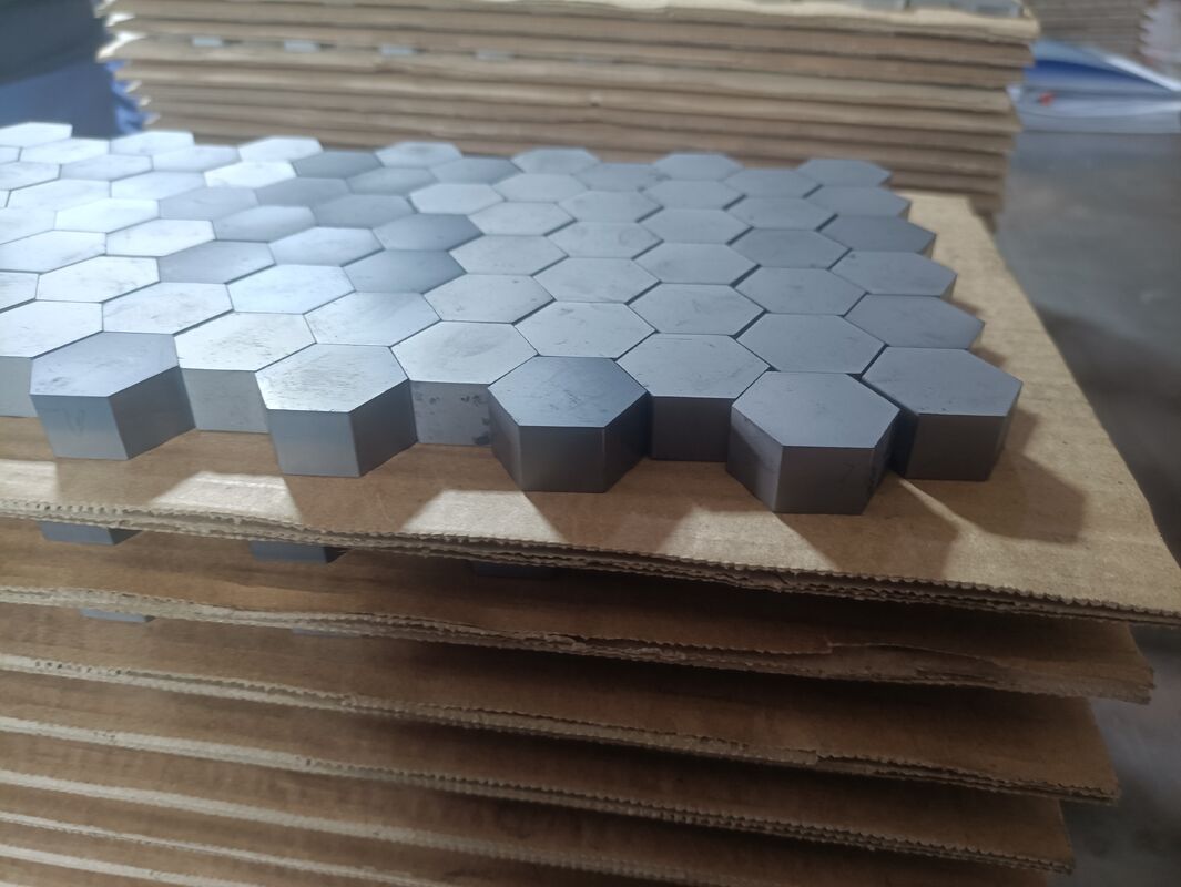 Carreaux céramiques au carbure de silicium sintré sans pression NIJ Plaque balistique de niveau III 100x100x8 mm
