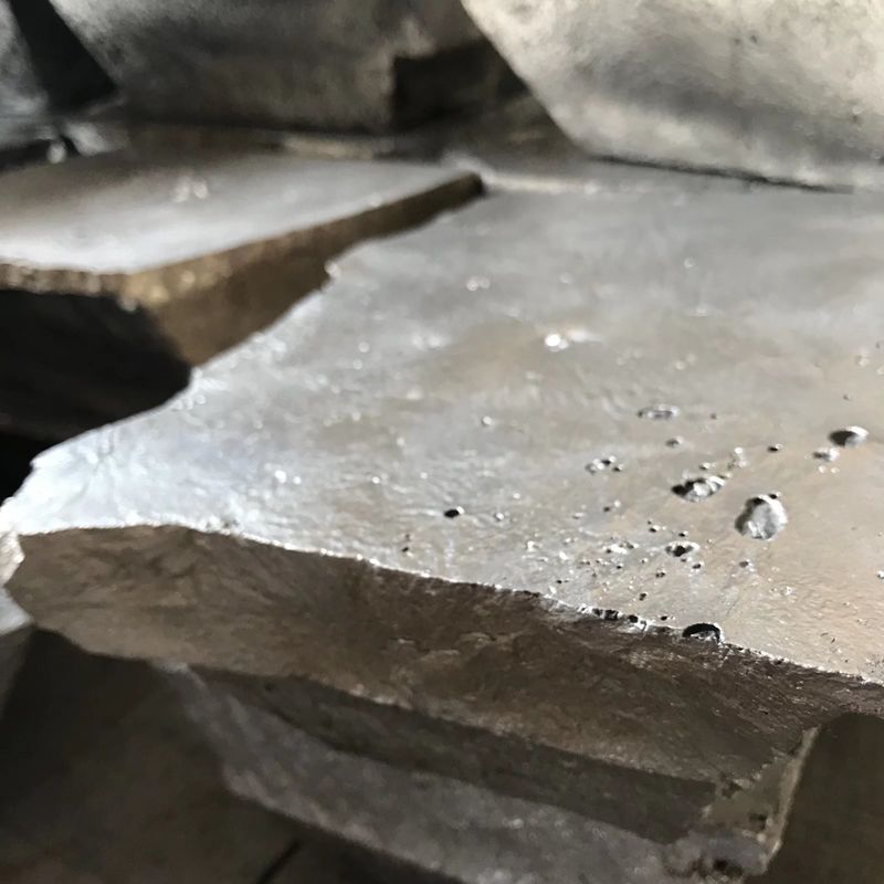 AlMo10 Granule d'alliage principal en aluminium molybdène de 3-5 mm Mo10 pour la fusion de l'aluminium par addition de molybdène